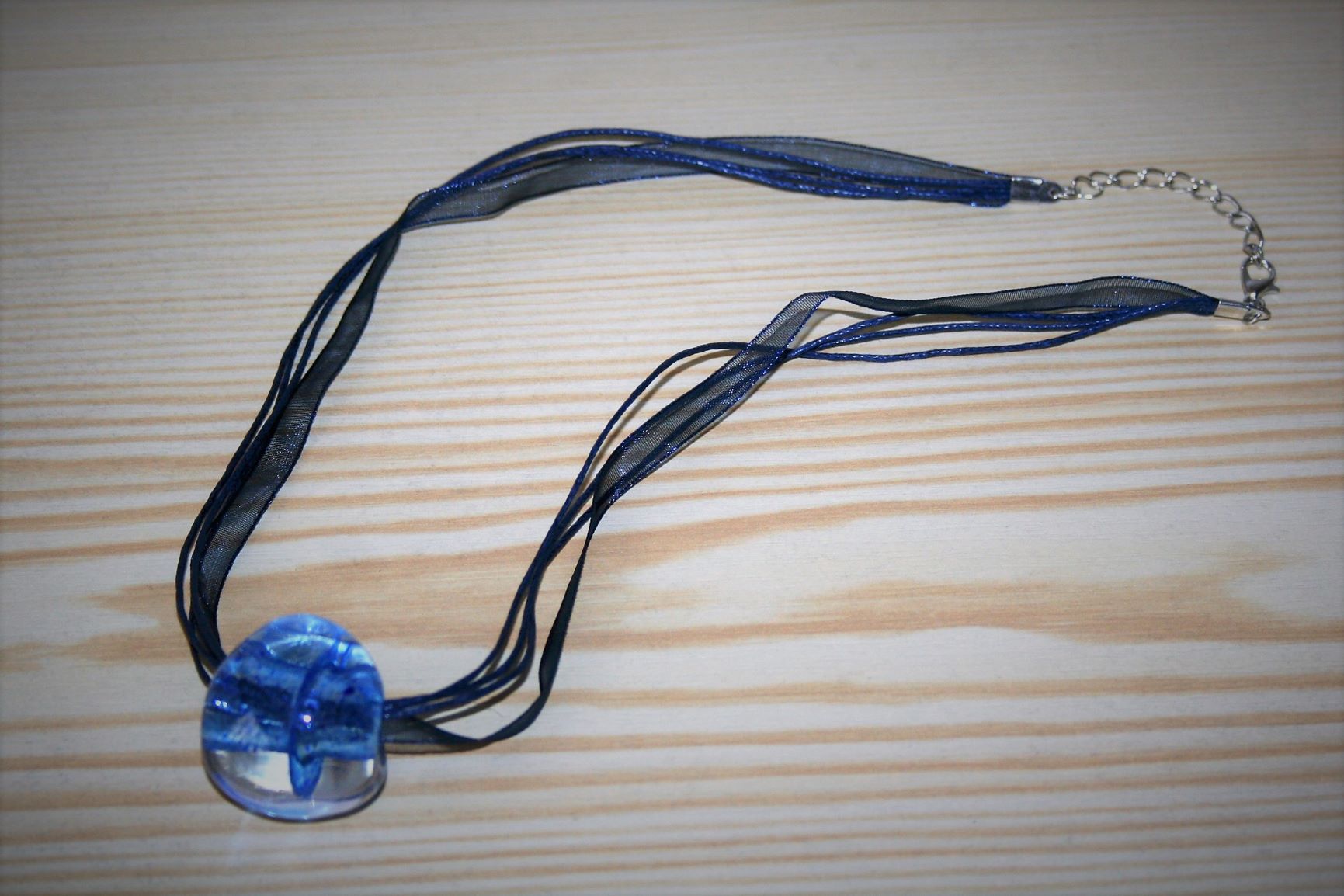 Modrý skleněný náhrdelník